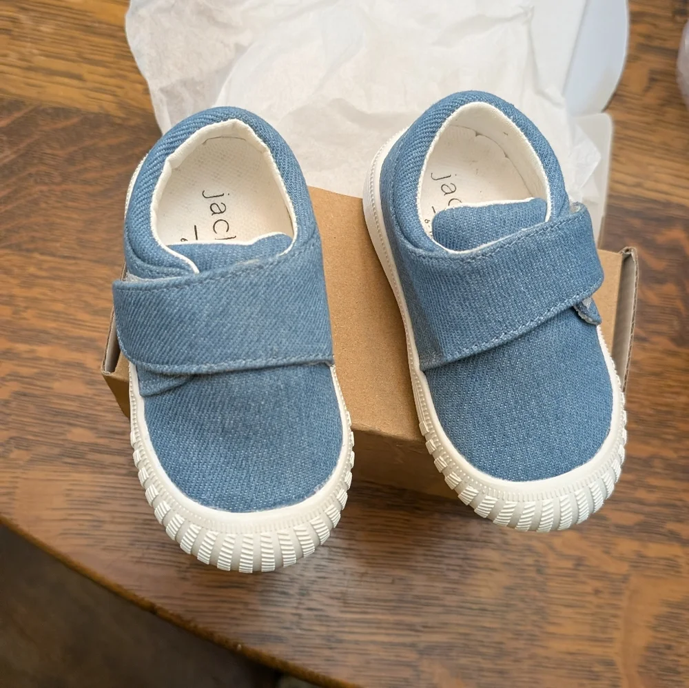 Kids Shoes - Picture 4 of 9